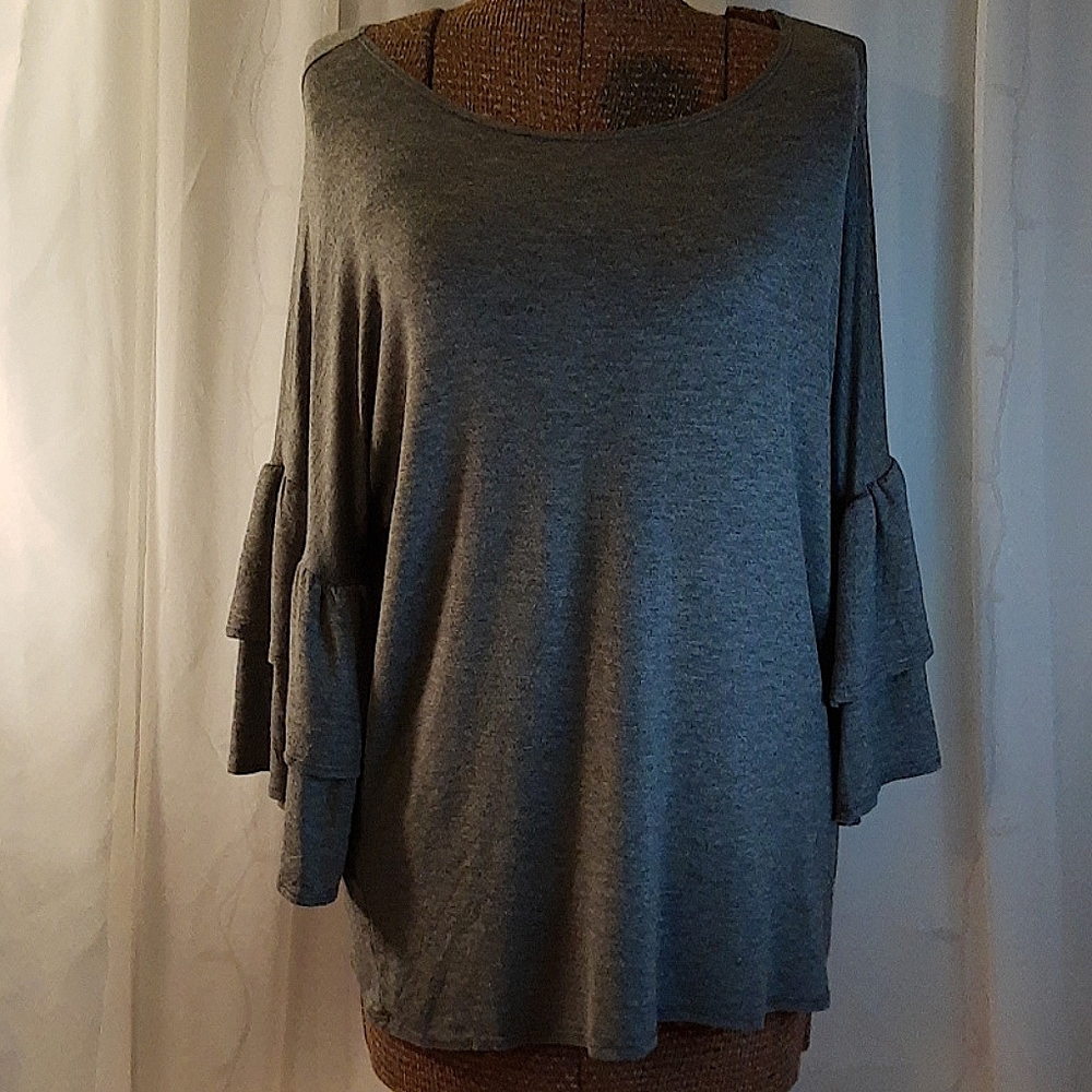 Isaac Liev bell sleeved top